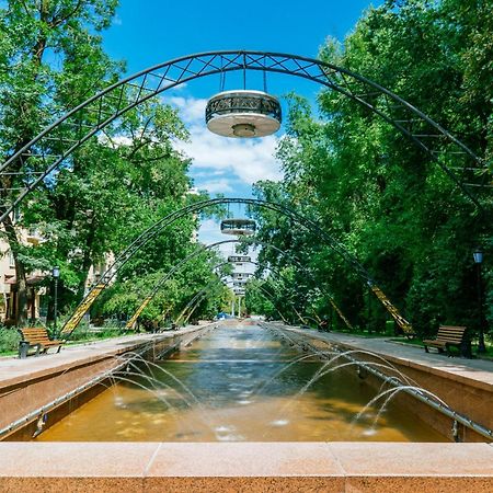 Nadezhda Apartments On Abylay Khan Ave 121 Almaty Exterior foto